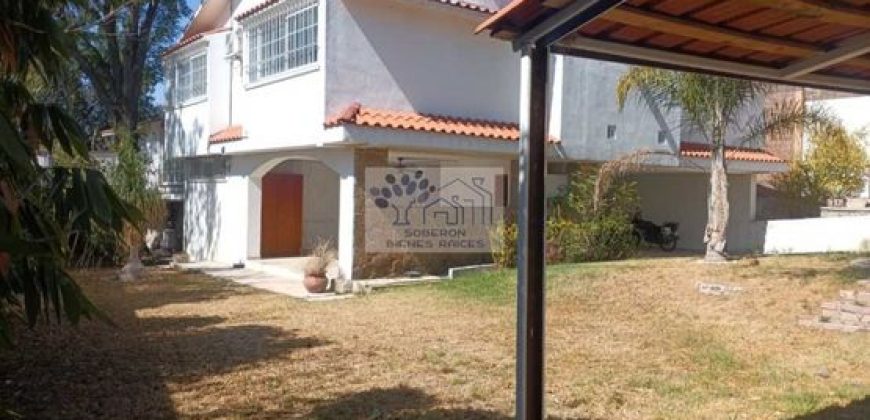 RENTA O VENTA DE CASA CON AMPLIO JARDÍN EN SAN ESTEBAN TIZATLAN