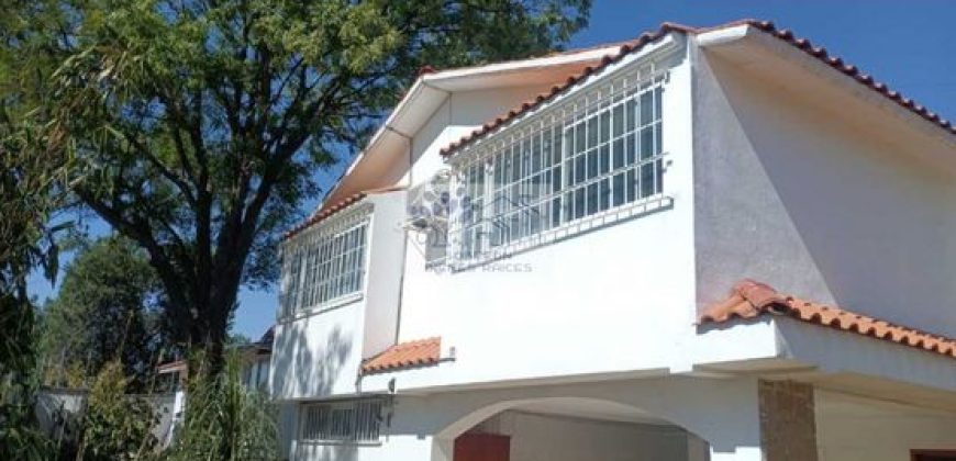 RENTA O VENTA DE CASA CON AMPLIO JARDÍN EN SAN ESTEBAN TIZATLAN