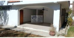 RENTA O VENTA DE CASA CON AMPLIO JARDÍN EN SAN ESTEBAN TIZATLAN