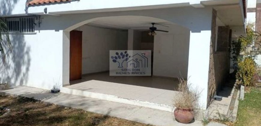 RENTA O VENTA DE CASA CON AMPLIO JARDÍN EN SAN ESTEBAN TIZATLAN