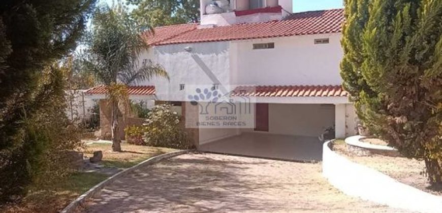 RENTA O VENTA DE CASA CON AMPLIO JARDÍN EN SAN ESTEBAN TIZATLAN