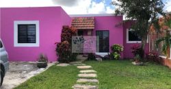 VENTA DE CASA DE 1 NIVEL CON ALBERCA Y JARDÍN QUINTAS BASPUL YUCATÁN