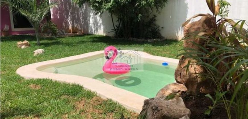 VENTA DE CASA DE 1 NIVEL CON ALBERCA Y JARDÍN QUINTAS BASPUL YUCATÁN