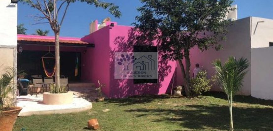 VENTA DE CASA DE 1 NIVEL CON ALBERCA Y JARDÍN QUINTAS BASPUL YUCATÁN